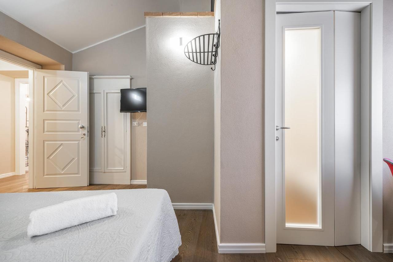 קליארי Promenade Boutique Rooms - City Centre מראה חיצוני תמונה