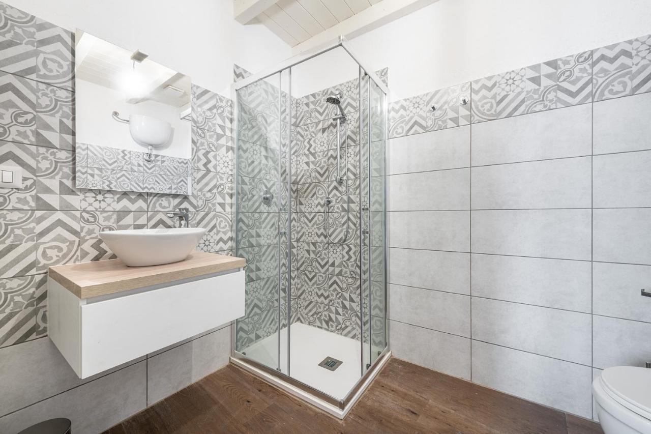 קליארי Promenade Boutique Rooms - City Centre מראה חיצוני תמונה